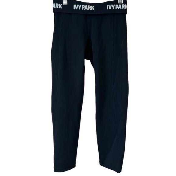 IVY PARK LOW RISE SCULPTURED CAPRI LEGGING - Picture 9 of 10